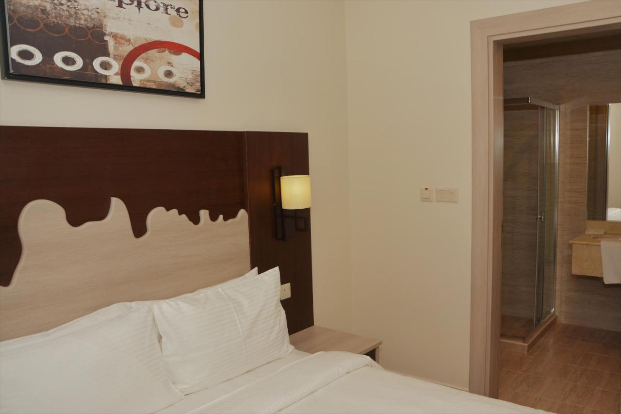 The Lofts Kuwait Fintas Hostel Kuwait City ภายนอก รูปภาพ