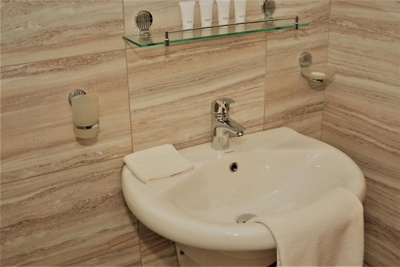 The Lofts Kuwait Fintas Hostel Kuwait City ภายนอก รูปภาพ
